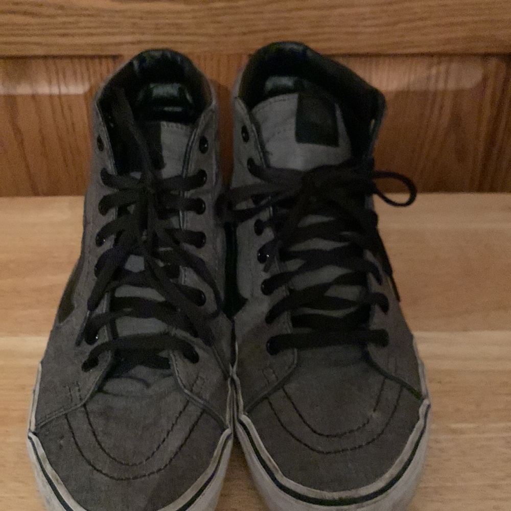 Vans Off The Wall Gray High Tops Size 10 1/2 used but no tears all cleanable. - Picture 2 of 3